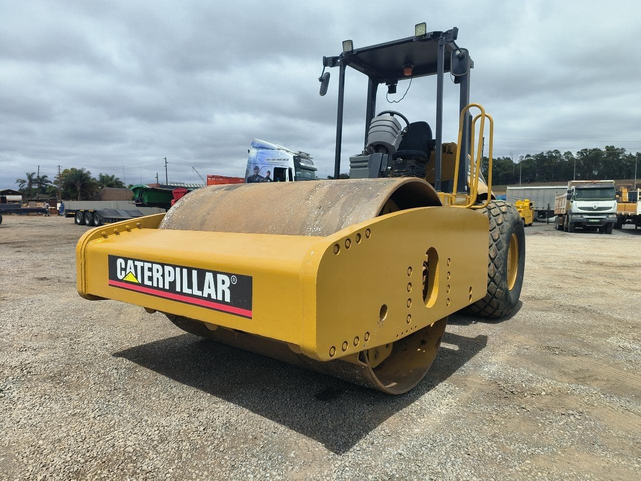 CAT CS-663E 12-Ton Smooth Drum Roller