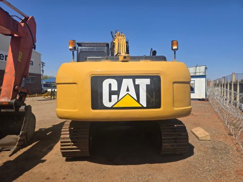 CAT 323D2L Excavator - Image 3