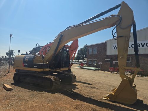 CAT 323D2L Excavator - Image 2