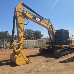 CAT 323D2L Excavator