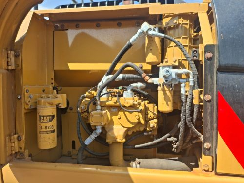 CAT 320D Excavator - Image 5