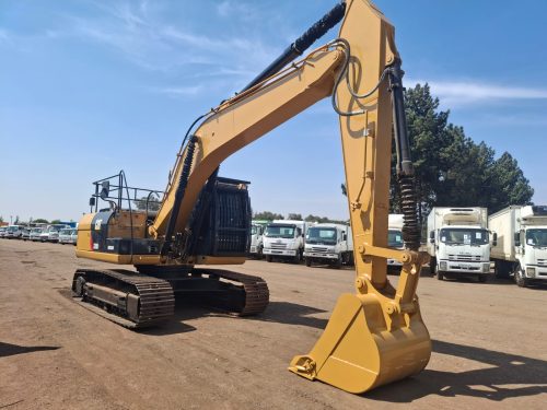 CAT 320D Excavator - Image 2